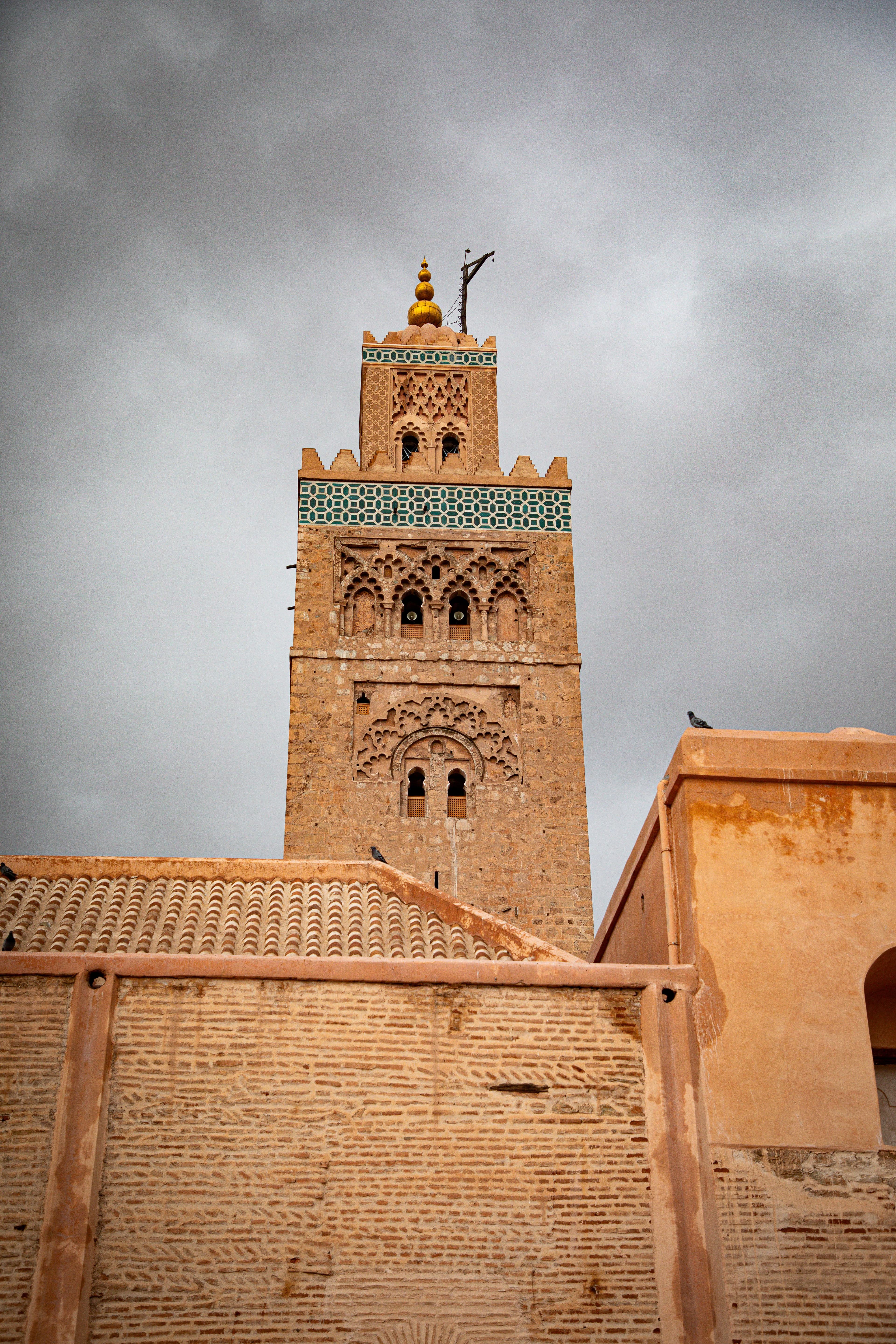 Minaret et détail des façades historiques de Marrakech